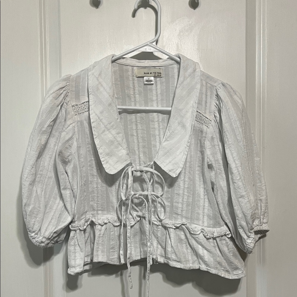 Band of the Free White Lace-Up Blouse with Puff Sleeves Sz Medium